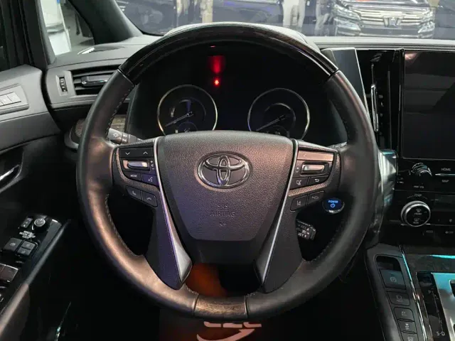 Toyota Vellfire — Фото автомобиля 10