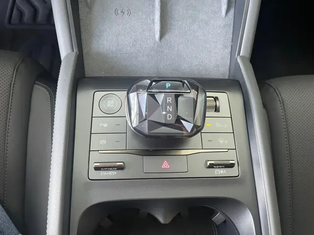 BYD Qin L — Фото автомобиля 13