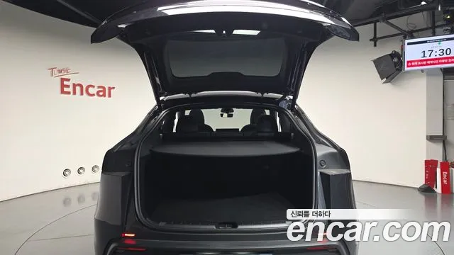Tesla Model Y — Фото автомобиля 19