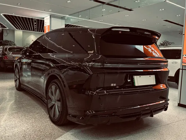 Li Auto i8 — Фото автомобиля 5