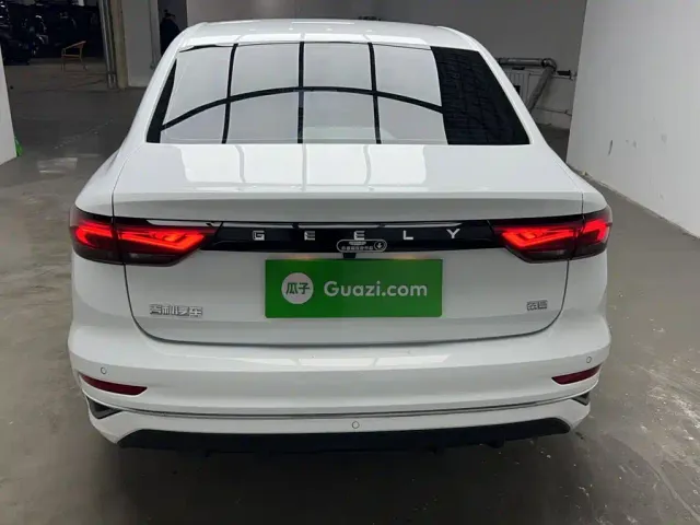 Geely Emgrand — Фото автомобиля 3