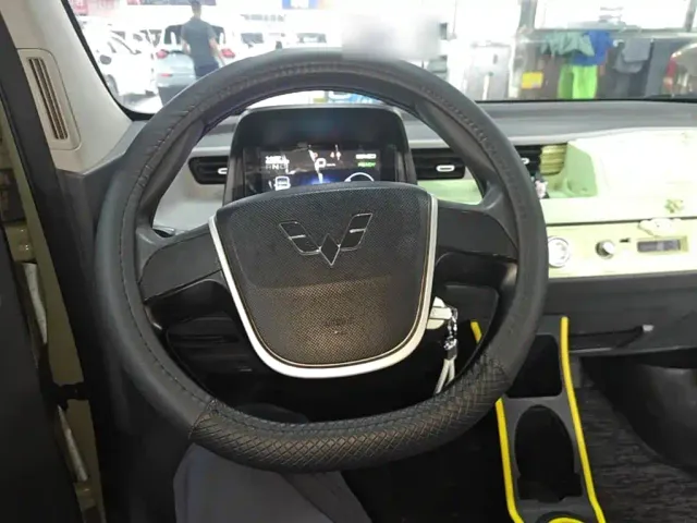 Wuling Hongguang Mini EV — Фото автомобиля 10