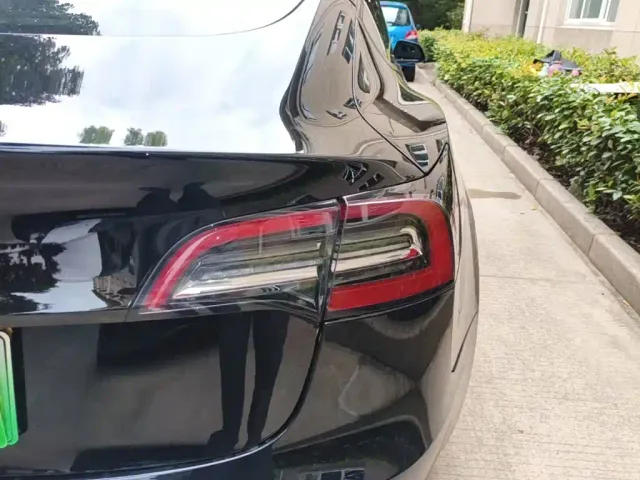 Tesla Model 3 — Фото автомобиля 7