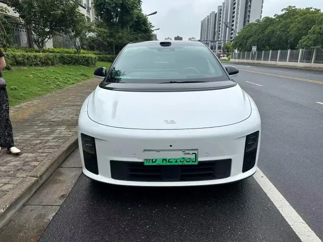 Li Auto i6 — Фото автомобиля 2