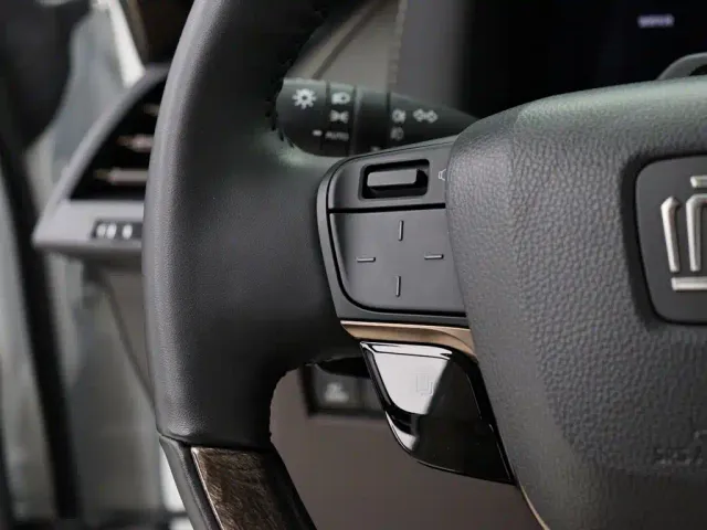 Toyota Vellfire — Фото автомобиля 17