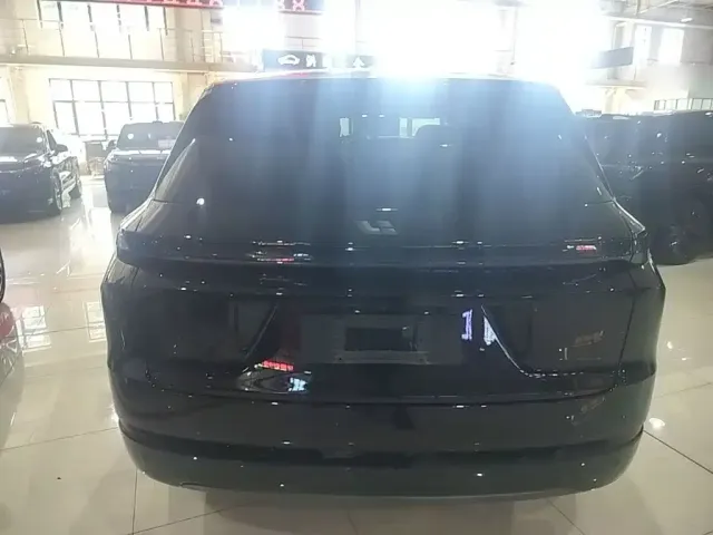 Li Auto L7 — Фото автомобиля 5