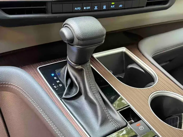 Toyota Sienna — Фото автомобиля 17