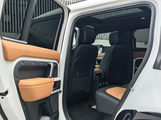 Land Rover Defender — Фото автомобиля 17