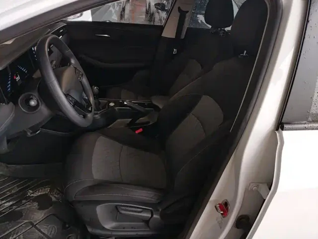 Roewe i5 — Фото автомобиля 14