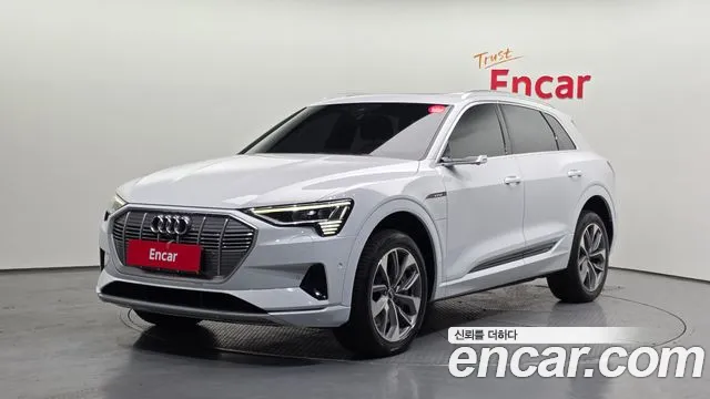 Фотография автомобиля — Audi e-tron