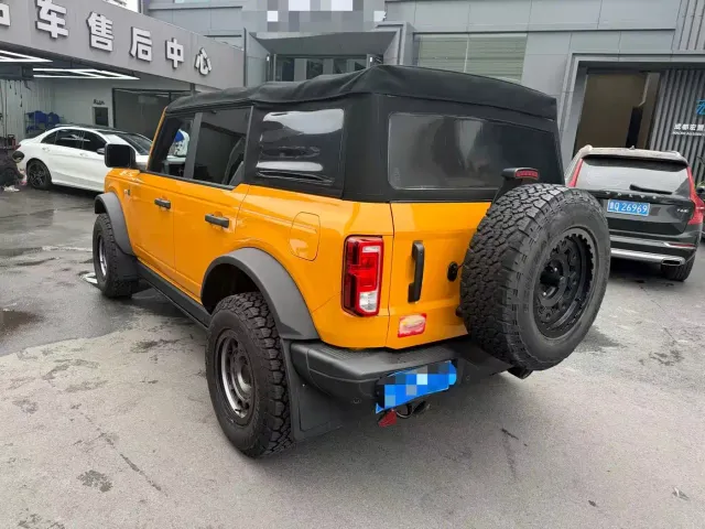 Ford Bronco — Фото автомобиля 10