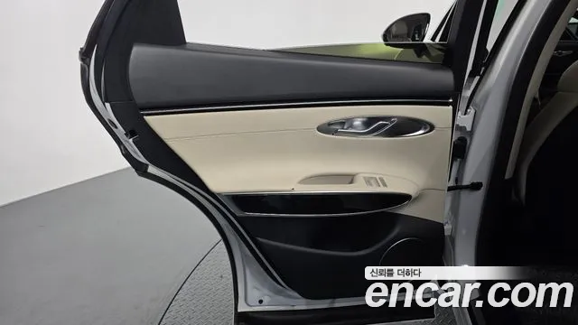 Genesis GV70 — Фото автомобиля 14