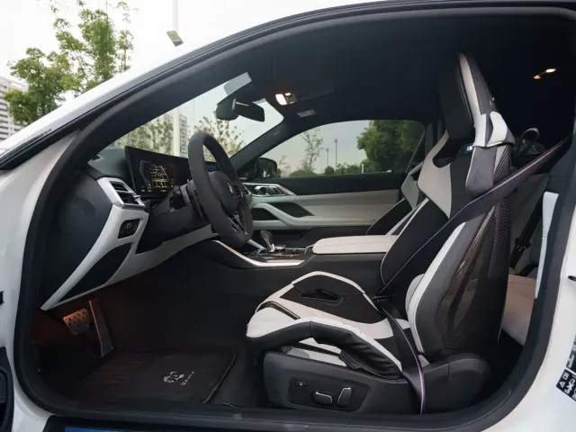 BMW M4 — Фото автомобиля 8