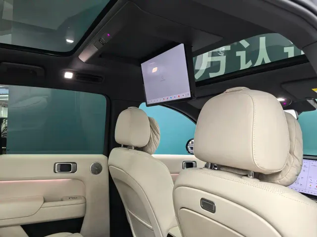 Li Auto L8 — Фото автомобиля 12