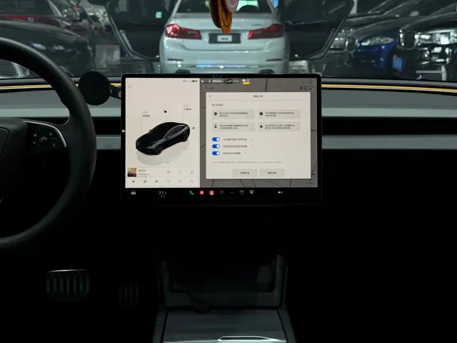Tesla Model 3 — Фото автомобиля 16