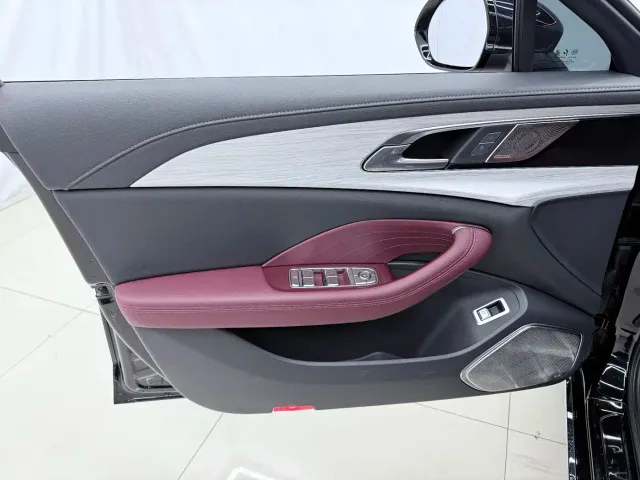 Hongqi H5 — Фото автомобиля 17