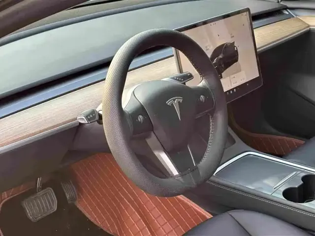 Tesla Model 3 — Фото автомобиля 5