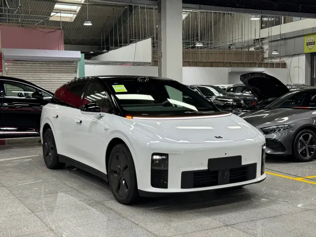 Li Auto i6 — Фото автомобиля 3