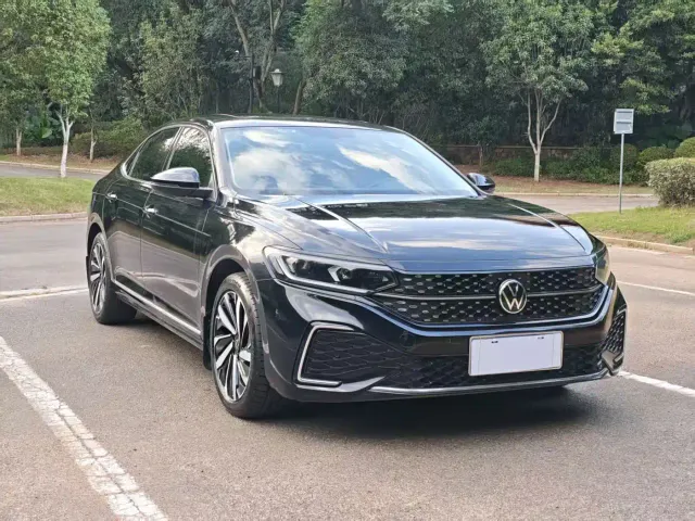 Volkswagen Passat — Фото автомобиля 3