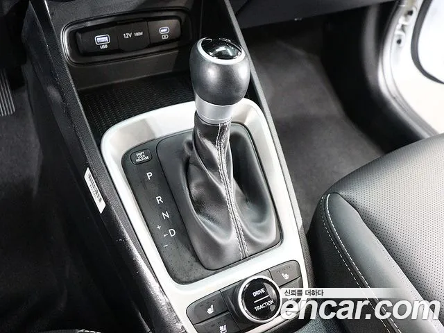 Hyundai Venue — Фото автомобиля 9