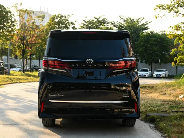 Toyota Alphard — Фото автомобиля 5