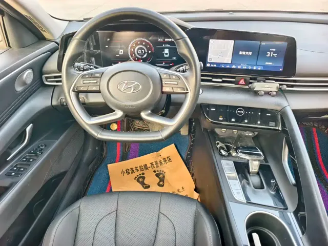 Hyundai Elantra 2022 1.5L CVT LUX Premium Edition — Фото автомобиля 12