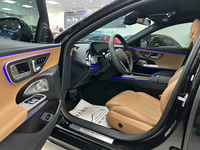 Mercedes-Benz E-Class — Фото автомобиля 4