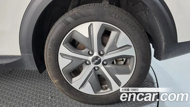 Kia Niro — Фото автомобиля 6