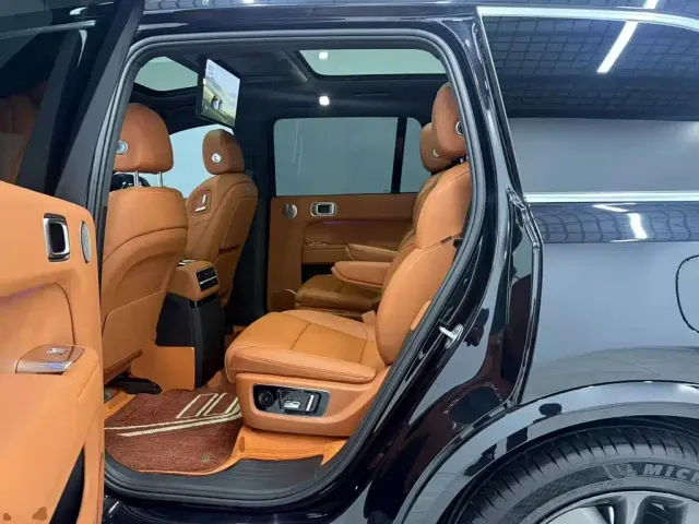 Li Auto L9 — Фото автомобиля 15