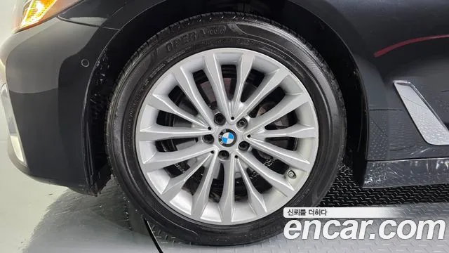 BMW 5 Series G30 — Фото автомобиля 5