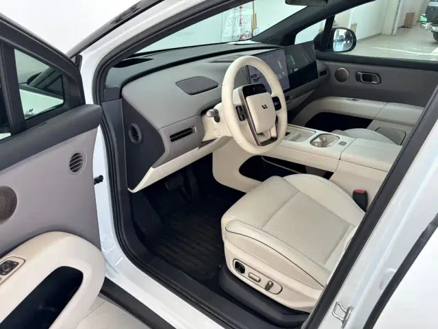 Li Auto i6 — Фото автомобиля 11