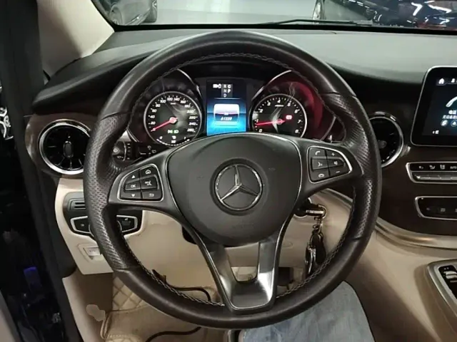 Mercedes-Benz V-Class — Фото автомобиля 10