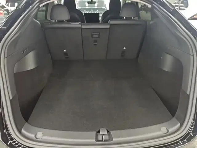 Tesla Model Y — Фото автомобиля 18
