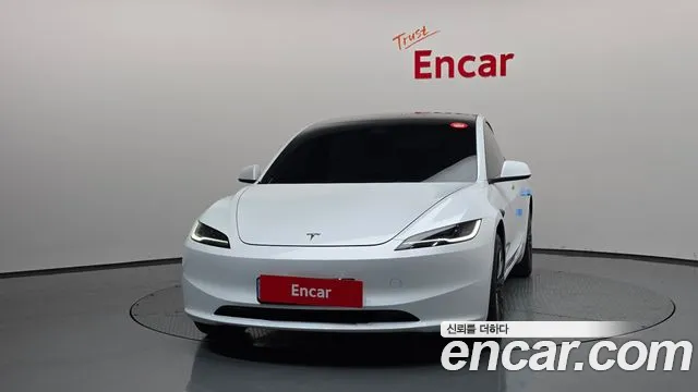 Tesla Model 3 — Фото автомобиля 2