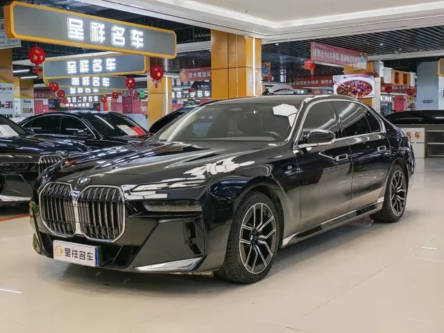 Фотография автомобиля — BMW 7 Series