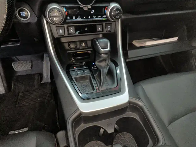 Toyota RAV4 — Фото автомобиля 9