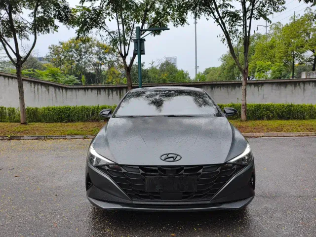 Hyundai Elantra 2022 1.5L CVT LUX Black Knight Limited Edition — Фото автомобиля 3