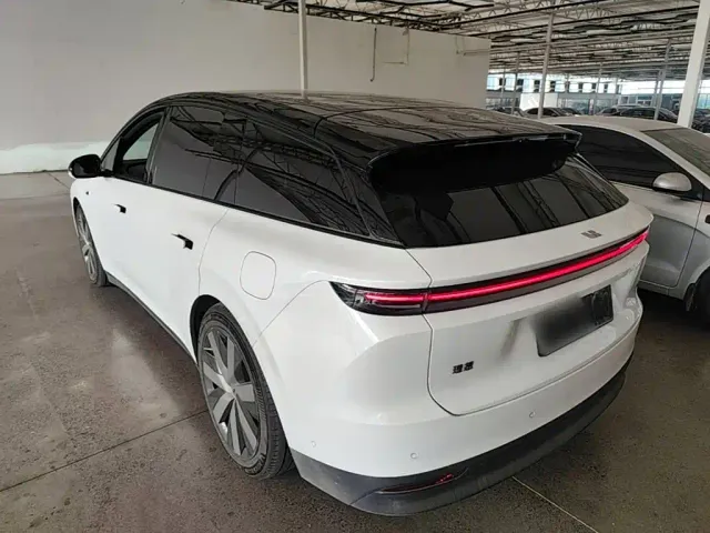 Li Auto i6 — Фото автомобиля 4