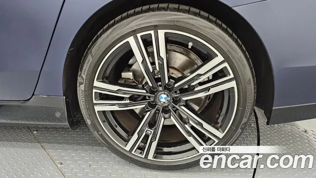 BMW 7-Series — Фото автомобиля 21