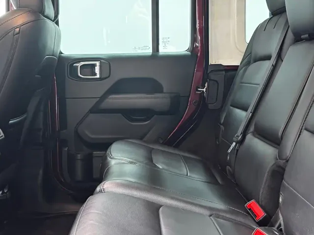 Jeep Wrangler — Фото автомобиля 11