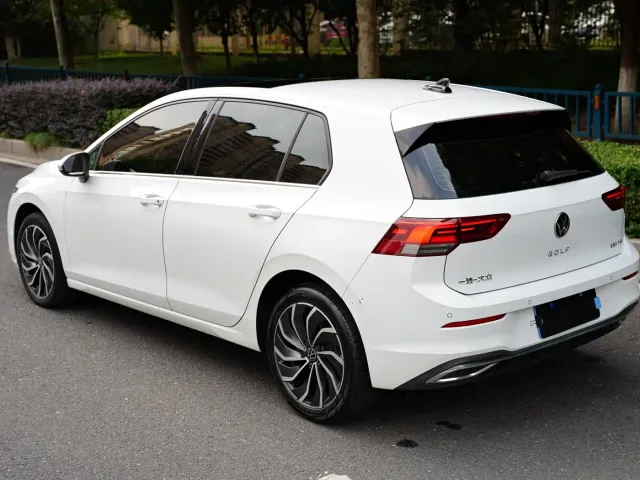 Volkswagen Golf — Фото автомобиля 10