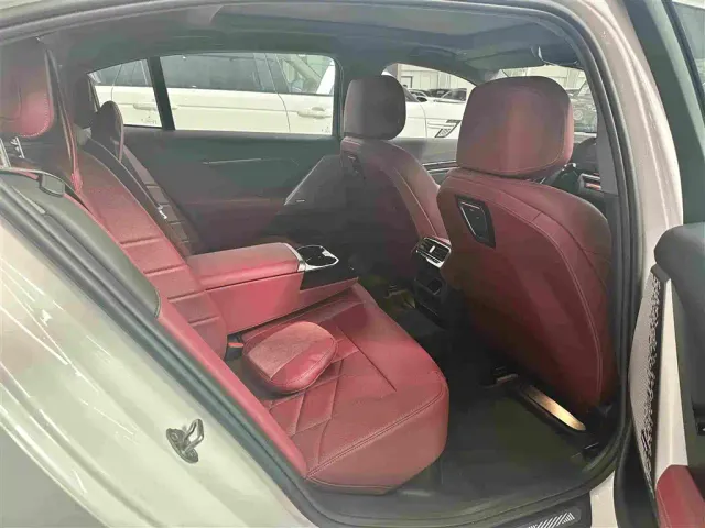 BMW 5 Series — Фото автомобиля 16