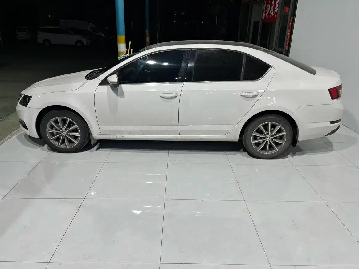 Škoda Octavia 2022 1.5L Automatic Comfort Edition — Фото автомобиля 7