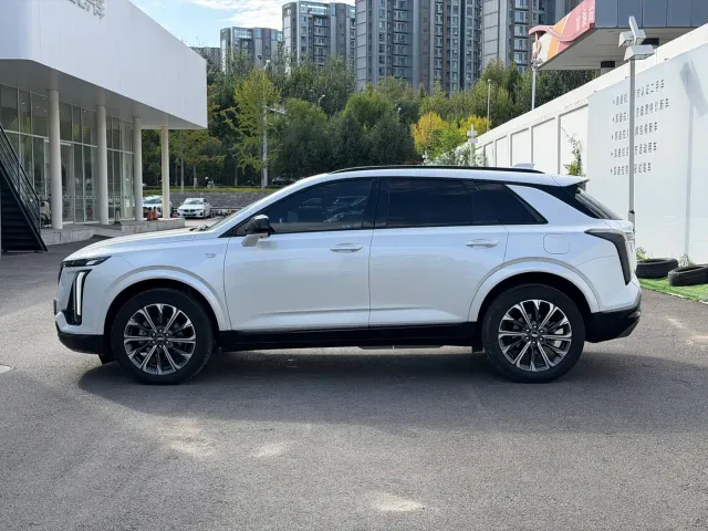 Cadillac XT5 — Фото автомобиля 3