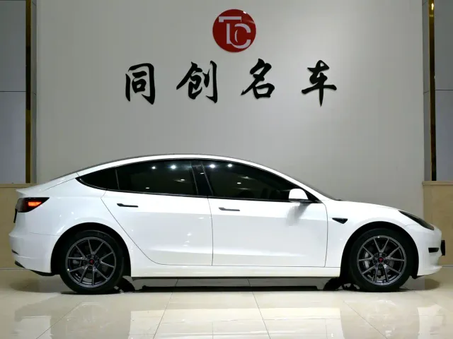 Tesla Model 3 — Фото автомобиля 7