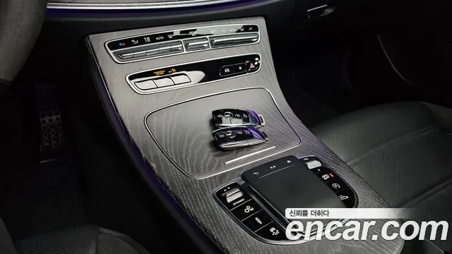 Mercedes-Benz E-Class — Фото автомобиля 18