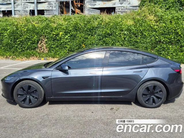 Tesla Model 3 — Фото автомобиля 5