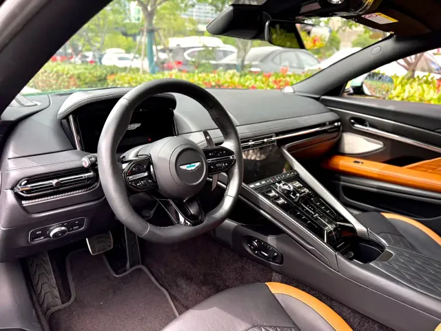 Aston Martin DB12 — Фото автомобиля 4