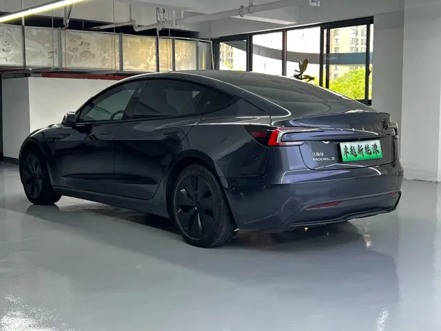 Tesla Model 3 — Фото автомобиля 13