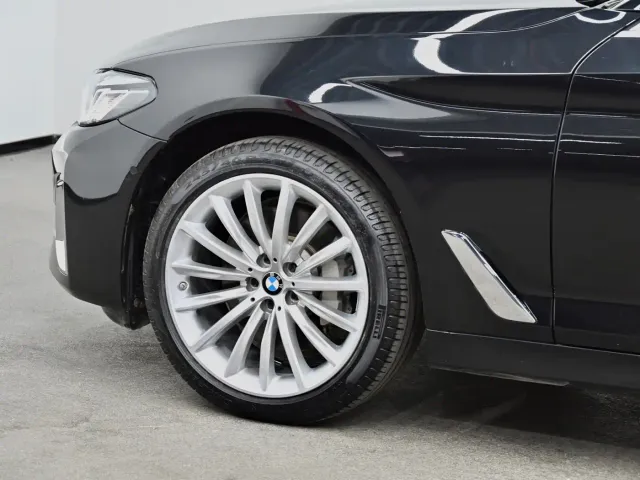 BMW 5 Series — Фото автомобиля 21